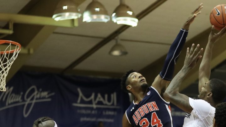 Auburn grinds out win in OT over Xavier in Maui; No. 1 Duke awaits