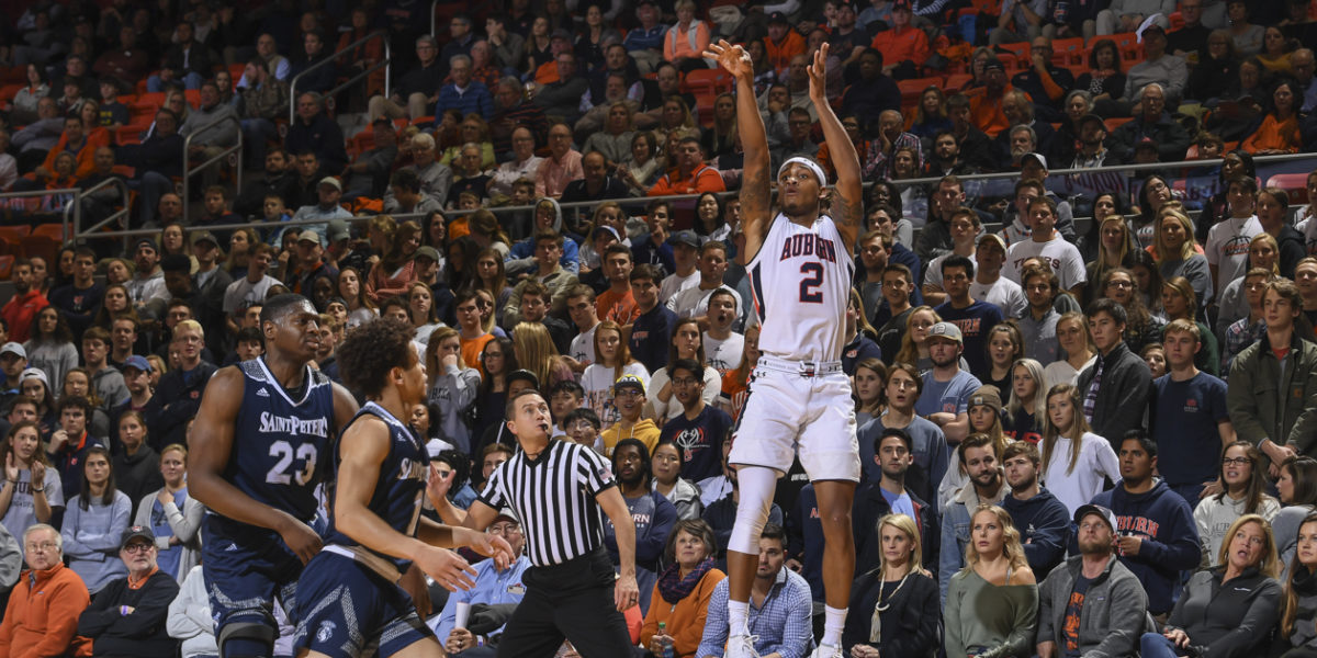 AU continues to handle business on the hardwood